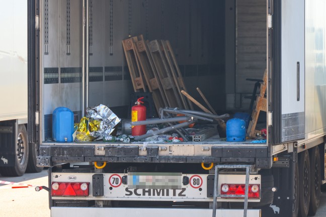 Sieben Verletzte bei Explosion einer Gasflasche in einem LKW-Sattelanh�nger in H�rsching
