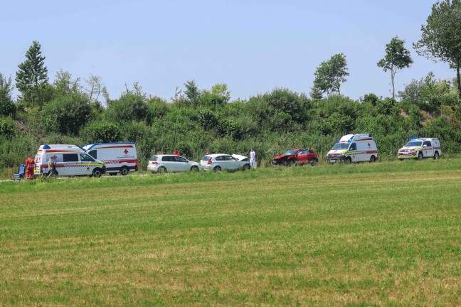 Verkehrsunfall mit drei beteiligten Autos auf Braunauer Stra�e bei Burgkirchen