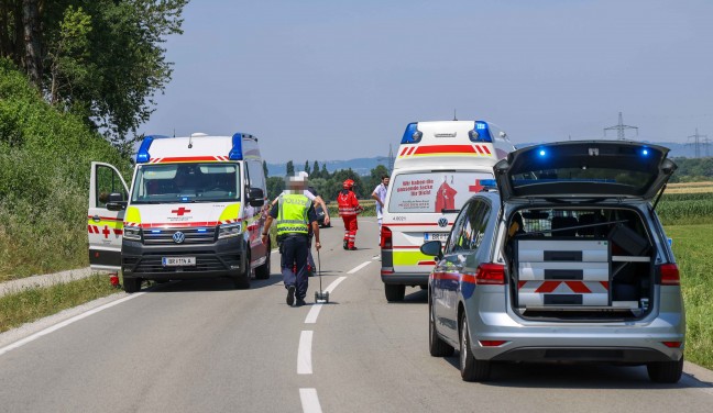 Verkehrsunfall mit drei beteiligten Autos auf Braunauer Stra�e bei Burgkirchen