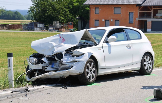 Verkehrsunfall mit drei beteiligten Autos auf Braunauer Stra�e bei Burgkirchen