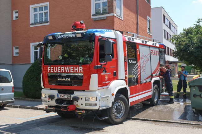 Carport in Gefahr: Sechs Feuerwehren zu Fahrzeugbrand nach Laakirchen alarmiert