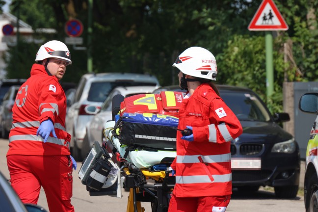 Balkonbrand: Gr��erer Einsatz bei Brand in einer Wohnanlage in Wels-Pernau mit vier Verletzten
