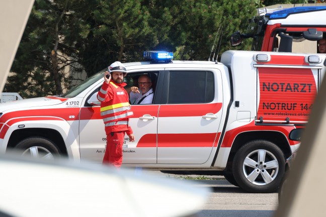 Balkonbrand: Gr��erer Einsatz bei Brand in einer Wohnanlage in Wels-Pernau mit vier Verletzten