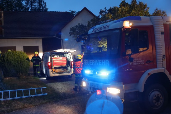 Brand an der Stromzuleitung eines Geb�udes in Neukirchen bei Lambach