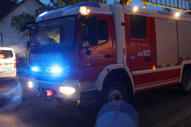 Brand an der Stromzuleitung eines Geb�udes in Neukirchen bei Lambach