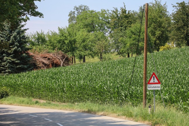 Telefonleitung bei Unfall in Neukirchen bei Lambach besch�digt