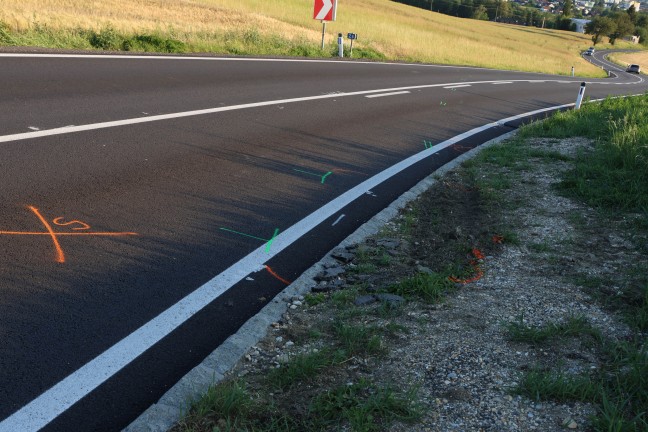 T�dlicher Frontalcrash: Motorradlenker (66) starb nach schwerer Kollision mit PKW bei Tumeltsham