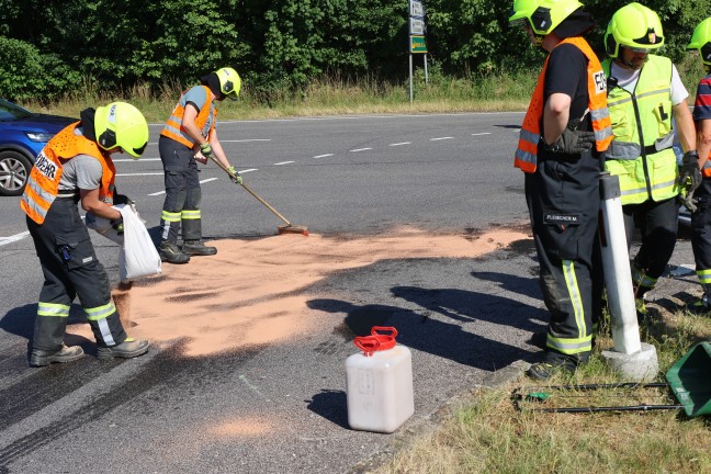 Neuerlich schwerer Crash zwischen zwei Autos bei Abbiegeman�ver in Pichl bei Wels