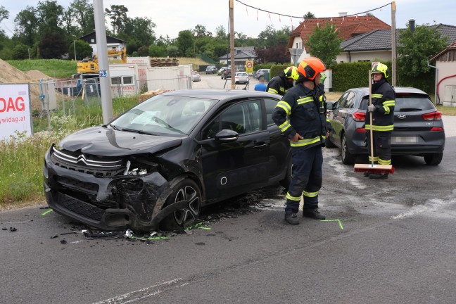 Frontalkollision zwischen zwei Autos in Edt bei Lambach