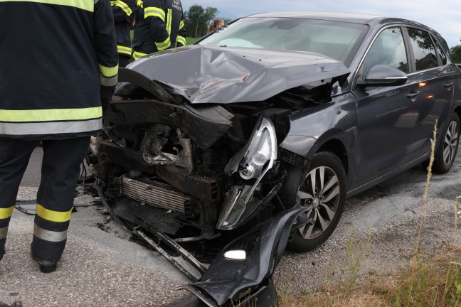Frontalkollision zwischen zwei Autos in Edt bei Lambach