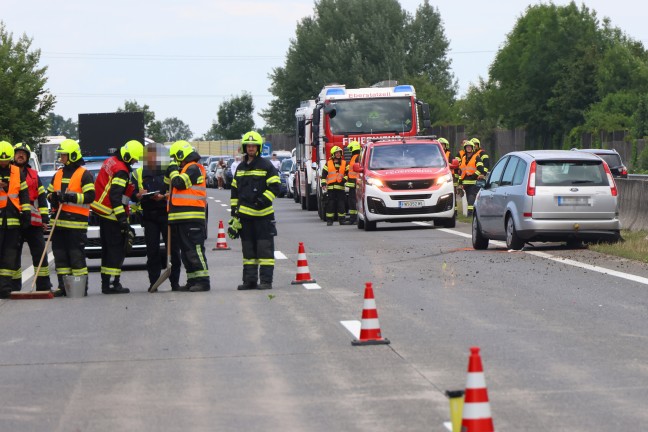 Auto �berschlagen: Schwerer Verkehrsunfall auf Westautobahn bei Vorchdorf fordert vier Verletzte
