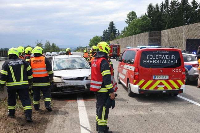Auto �berschlagen: Schwerer Verkehrsunfall auf Westautobahn bei Vorchdorf fordert vier Verletzte