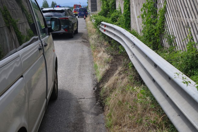 Auto �berschlagen: Schwerer Verkehrsunfall auf Westautobahn bei Vorchdorf fordert vier Verletzte