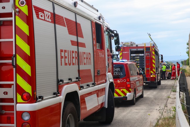 Auto �berschlagen: Schwerer Verkehrsunfall auf Westautobahn bei Vorchdorf fordert vier Verletzte