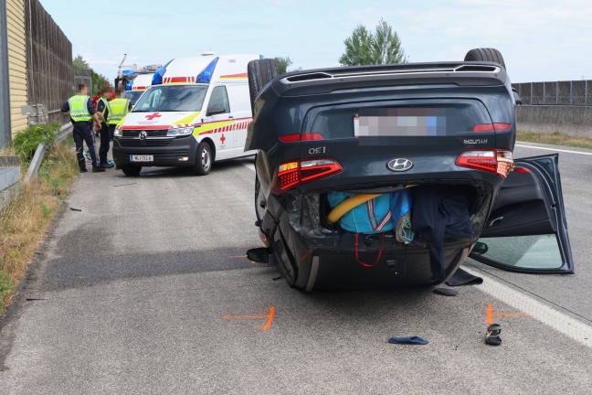 Auto �berschlagen: Schwerer Verkehrsunfall auf Westautobahn bei Vorchdorf fordert vier Verletzte