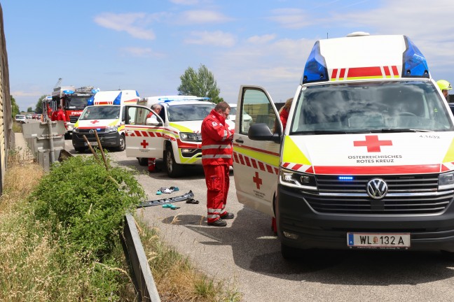 Auto �berschlagen: Schwerer Verkehrsunfall auf Westautobahn bei Vorchdorf fordert vier Verletzte