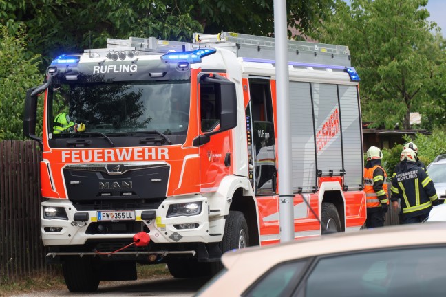 Ausgedehnter Balkonbrand: Drei Feuerwehren bei einem Mehrparteienwohnhaus in Leonding im Einsatz