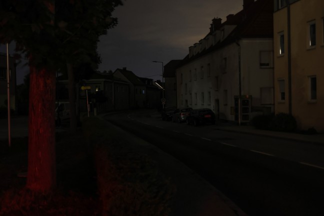 Stromausfall: Eins�tze nach n�chtlicher St�rung im Stromnetz in Thalheim bei Wels