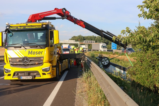 Pucking: Drei teils Schwerverletzte nach schwerem Auto�berschlag im Bereich des Knoten Haid