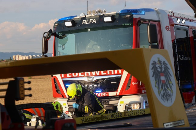 Pucking: Drei teils Schwerverletzte nach schwerem Auto�berschlag im Bereich des Knoten Haid