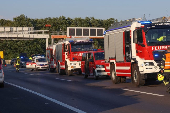 Pucking: Drei teils Schwerverletzte nach schwerem Auto�berschlag im Bereich des Knoten Haid