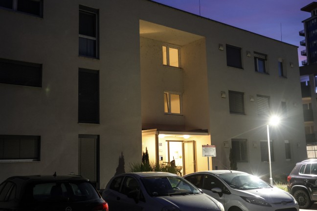 Vier Feuerwehren bei Kleinbrand in einem Mehrparteienhaus in Ansfelden im Einsatz