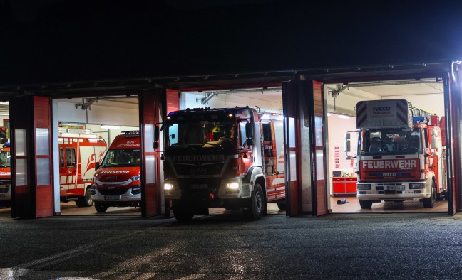 Vier Feuerwehren bei Kleinbrand in einem Mehrparteienhaus in Ansfelden im Einsatz