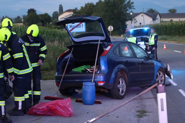 Auto auf Pyhrnpass Stra�e in Sattledt von Stra�e abgekommen und parkenden PKW gerammt