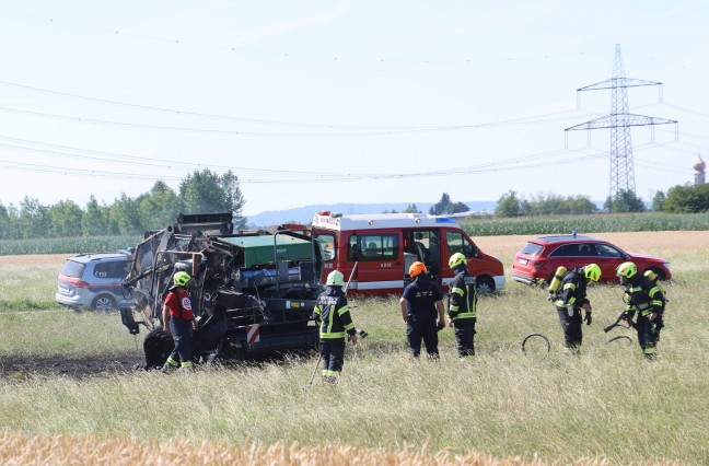 Zwei Feuerwehren bei Brand eines landwirtschaftlichen Fahrzeuges in Burgkirchen im Einsatz