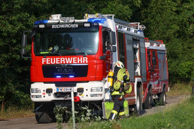 Brand eines Mulchers in einem Waldst�ck in Buchkirchen sorgte f�r Einsatz zweier Feuerwehren