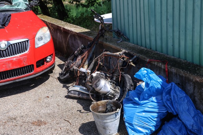 Brandeinsatz in Stadl-Paura: Motorrad stand m�glicherweise nach Unfall in Vollbrand