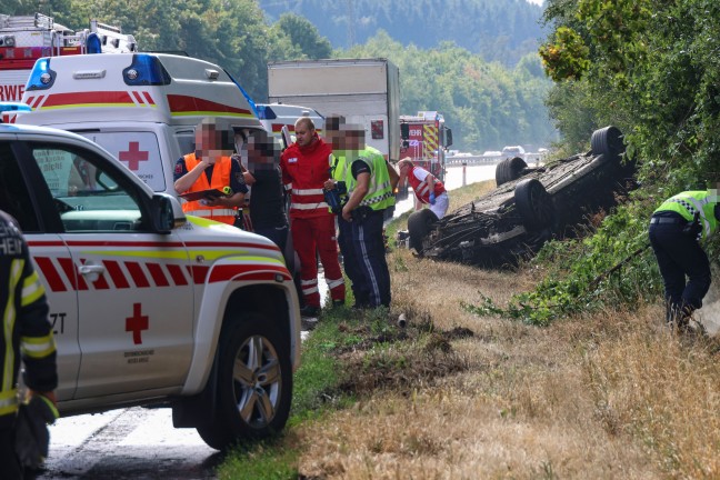 Auto �berschlagen: Verkehrsunfall auf Innkreisautobahn bei Krenglbach fordert einen Schwerverletzten