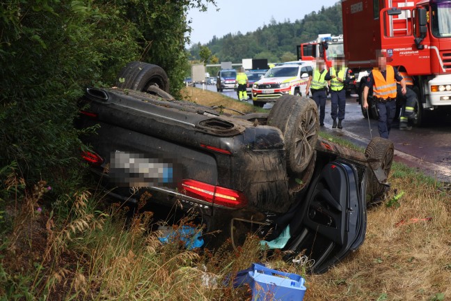 Auto �berschlagen: Verkehrsunfall auf Innkreisautobahn bei Krenglbach fordert einen Schwerverletzten