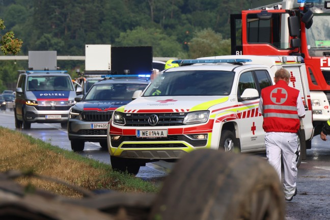 Auto �berschlagen: Verkehrsunfall auf Innkreisautobahn bei Krenglbach fordert einen Schwerverletzten