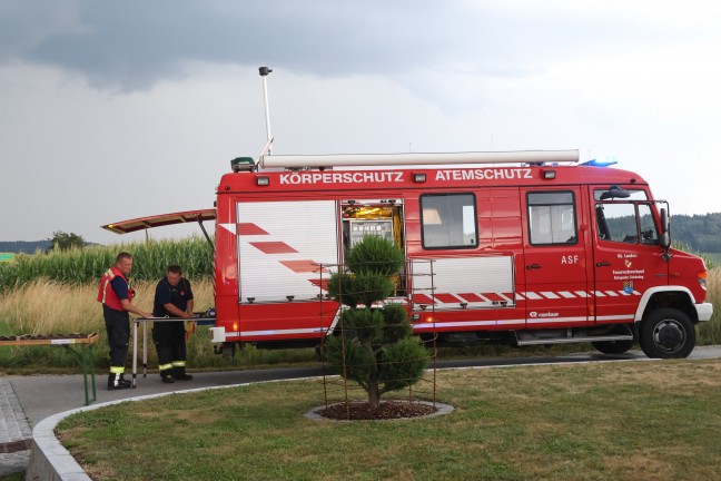 Gro�einsatz: Zehn Feuerwehren bei Brand im Dachbereich eines Hauses in St. Willibald im Einsatz