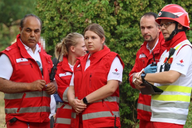 Wohnung in Vollbrand: Drei Feuerwehren bei Brand in Mehrparteienwohnhaus in Wels-Neustadt im Einsatz