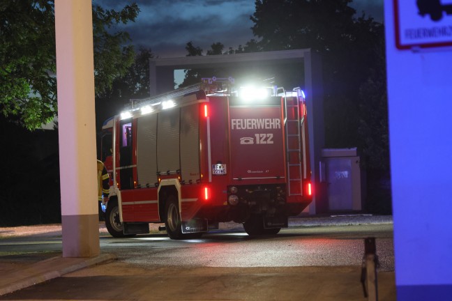 Einsatzkr�fte zu gemeldetem Brand einer Tiefgarage einer Wohnanlage in Wels-Neustadt alarmiert