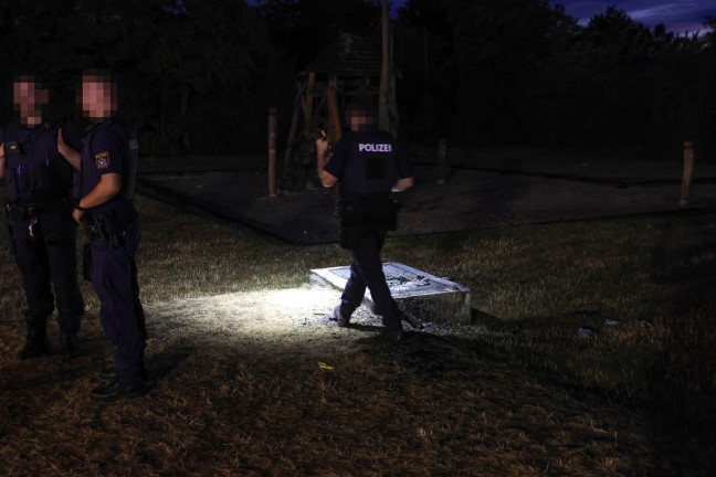Einsatzkr�fte zu gemeldetem Brand einer Tiefgarage einer Wohnanlage in Wels-Neustadt alarmiert