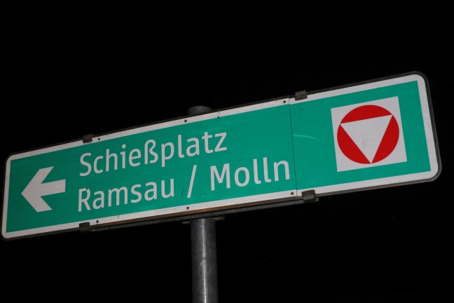Waldbrand: Sieben Feuerwehren bei Waldbrand im Bereich eines Schie�platzgel�ndes in Molln im Einsatz