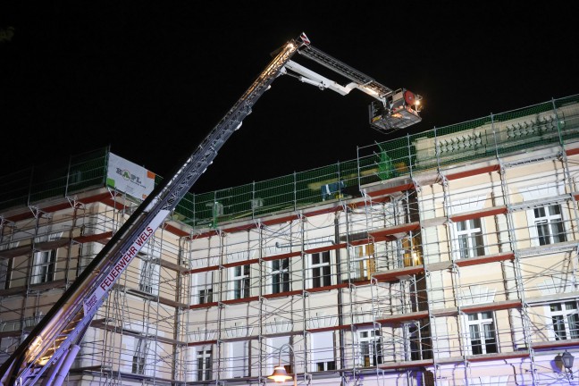 Kompressor am Dach: Vermeintlicher Gasaustritt auf Baustelle in Wels-Pernau sorgte f�r Einsatz