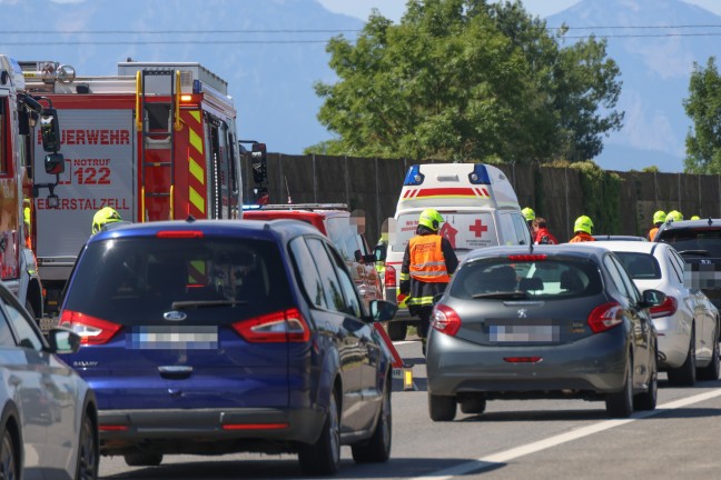 Eberstalzell: Stau nach Verkehrsunfall im Reiseverkehr auf Westautobahn