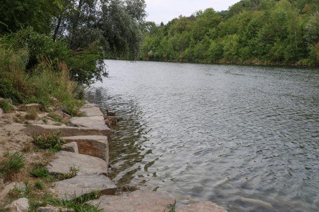 Stand-up-Paddlerin (31) bei n�chtlicher Ausfahrt auf der Traun in Wels-Lichtenegg offenbar ertrunken