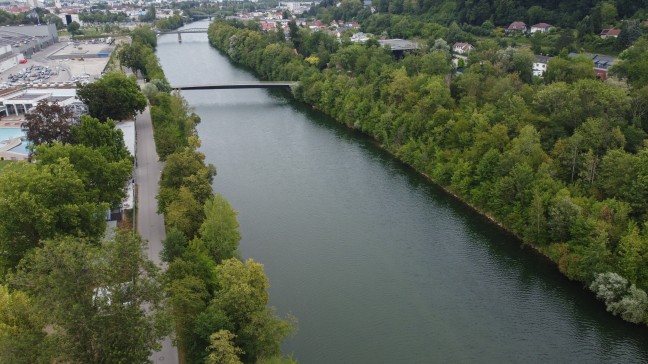 Stand-up-Paddlerin (31) bei n�chtlicher Ausfahrt auf der Traun in Wels-Lichtenegg offenbar ertrunken