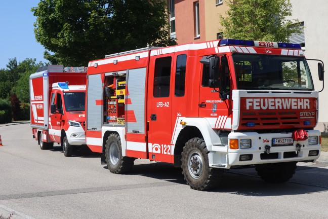 Brandverdacht nach �berhitzung einer Solaranlage am Dach eines Mehrparteienwohnhauses in Wolfern
