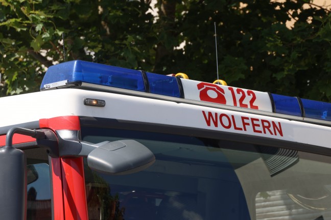 Brandverdacht nach �berhitzung einer Solaranlage am Dach eines Mehrparteienwohnhauses in Wolfern