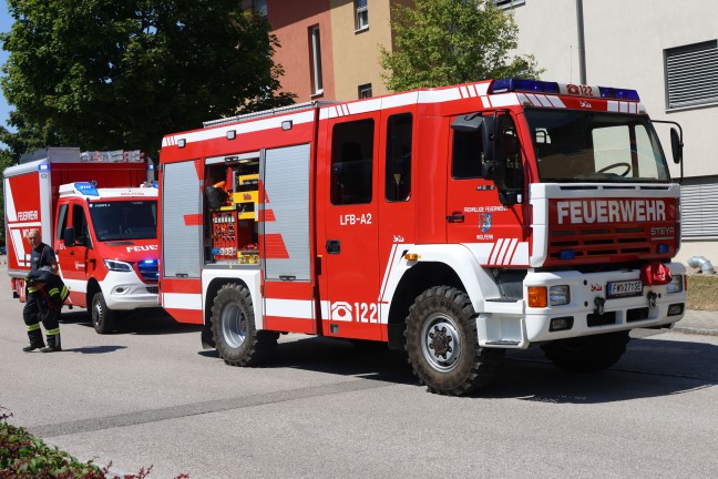 Brandverdacht nach �berhitzung einer Solaranlage am Dach eines Mehrparteienwohnhauses in Wolfern