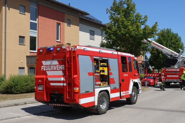 Brandverdacht nach �berhitzung einer Solaranlage am Dach eines Mehrparteienwohnhauses in Wolfern