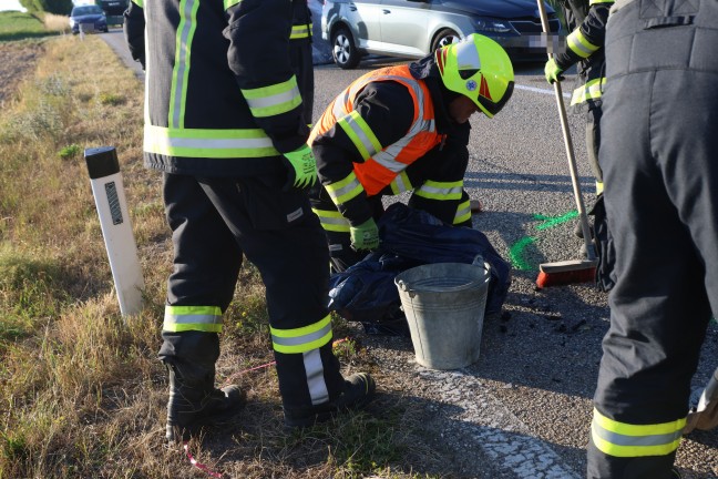 Schwerer Kreuzungscrash zwischen PKW und Kleintransporter in Neukirchen bei Lambach