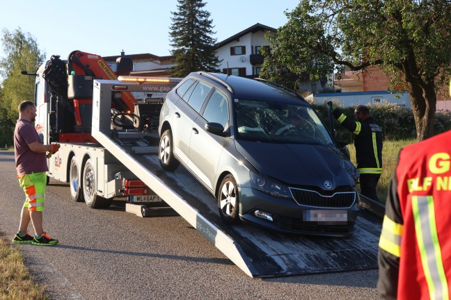 Schwerer Kreuzungscrash zwischen PKW und Kleintransporter in Neukirchen bei Lambach