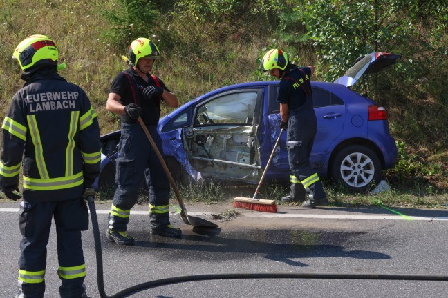 Personenrettung nach schwerem Crash auf Wiener Stra�e in Edt bei Lambach